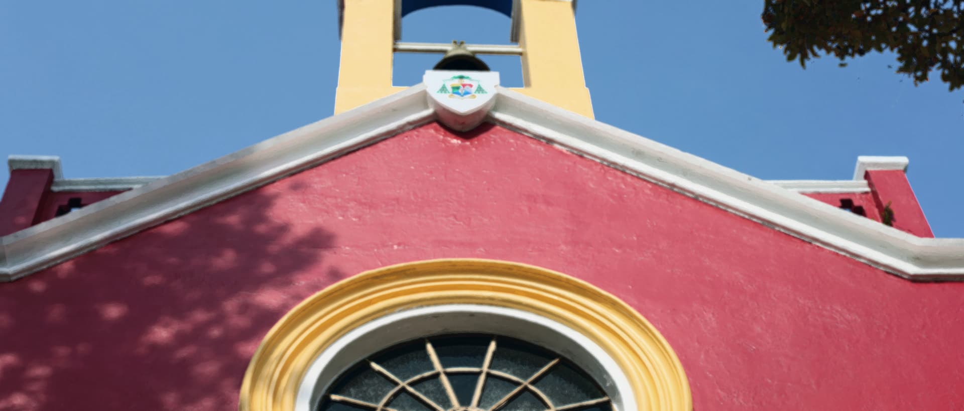 Identidad católica — fe, razón y servicio